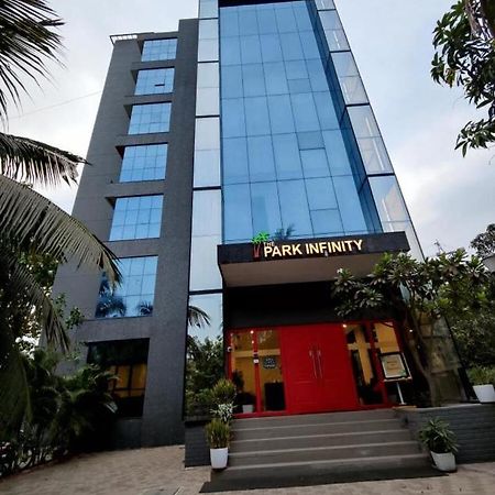 Hotel The Park Infinity Surat Exterior foto