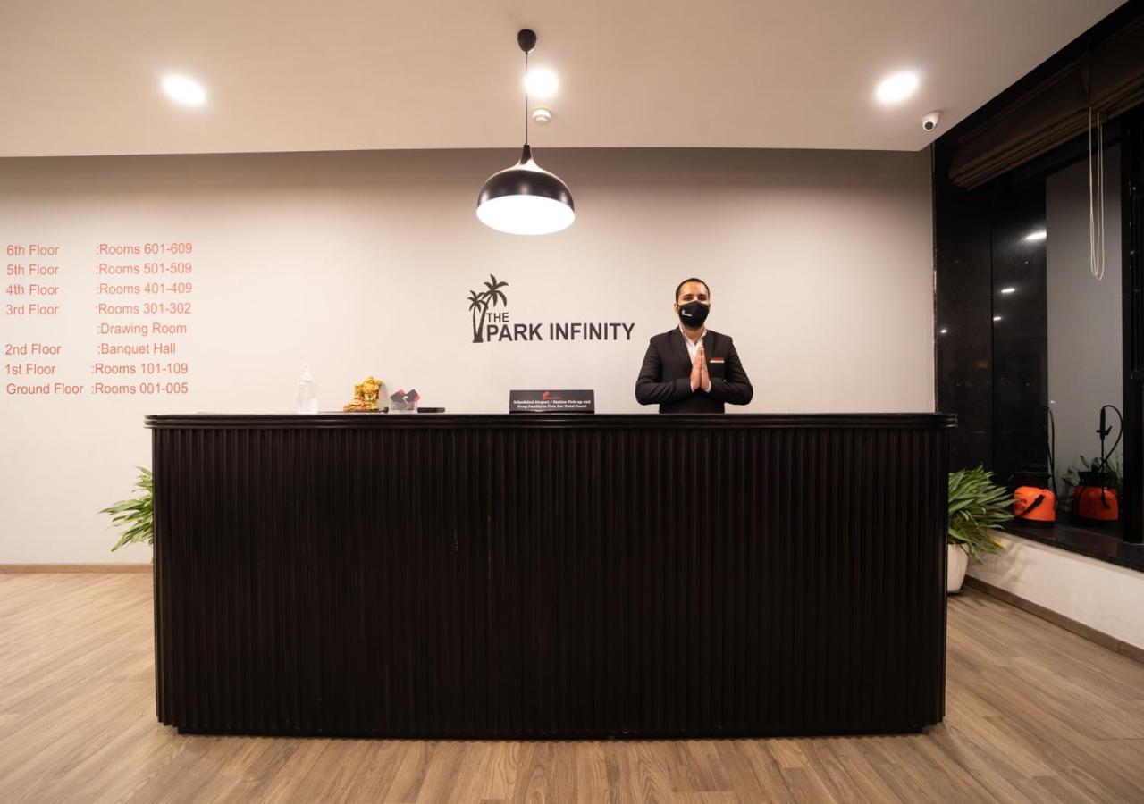 Hotel The Park Infinity Surat Exterior foto