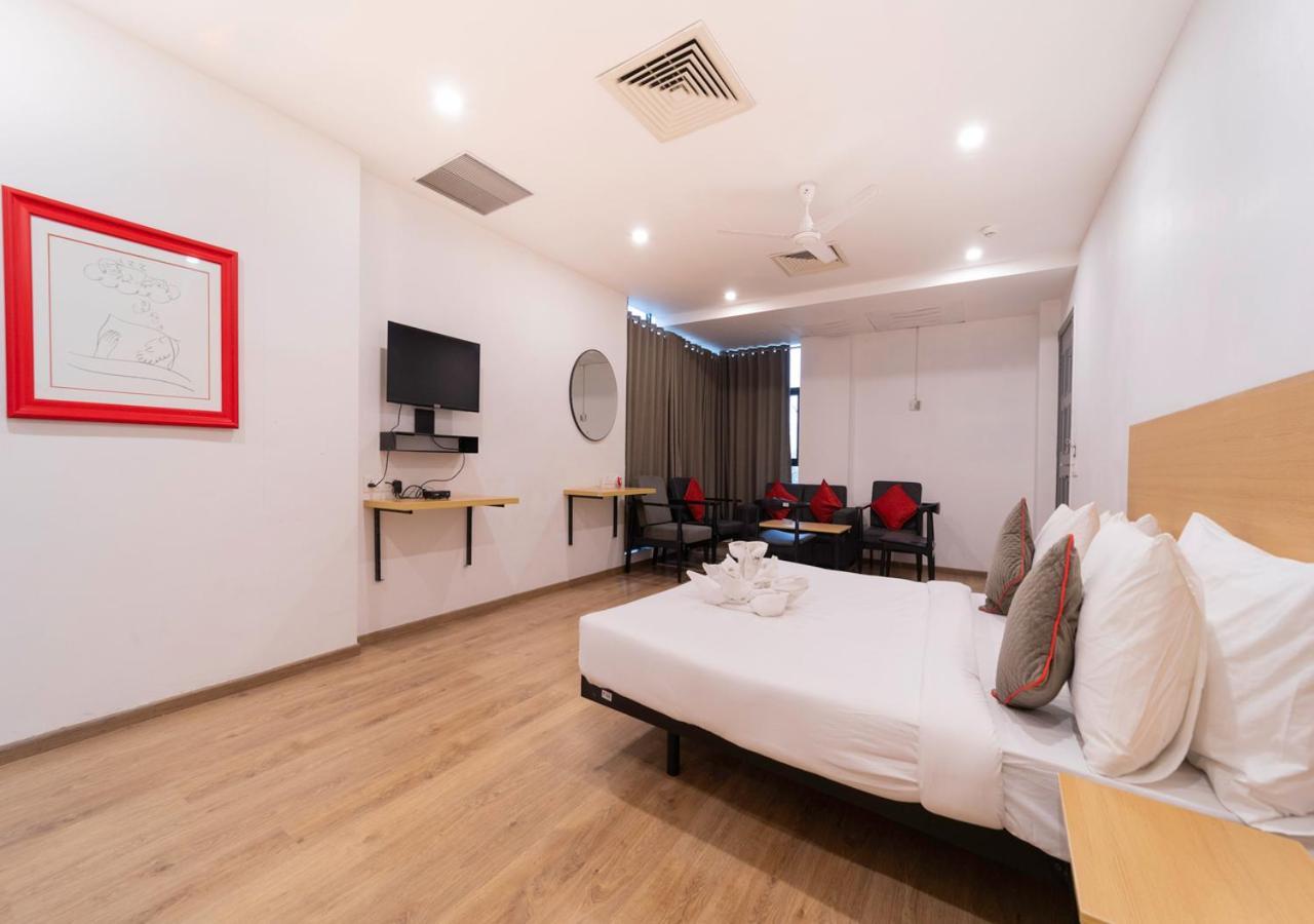 Hotel The Park Infinity Surat Exterior foto