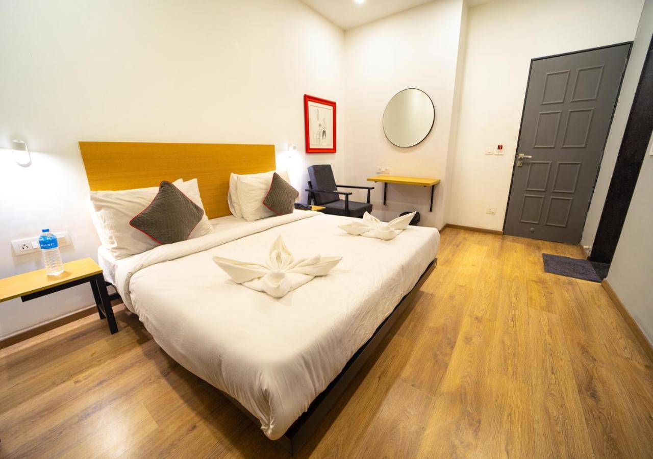Hotel The Park Infinity Surat Exterior foto
